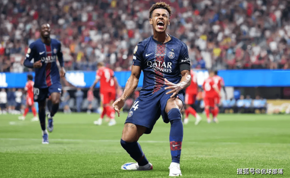 2人被红牌罚下！新科欧冠冠军2-0，杀进世俱杯四强，还送拜仁出局